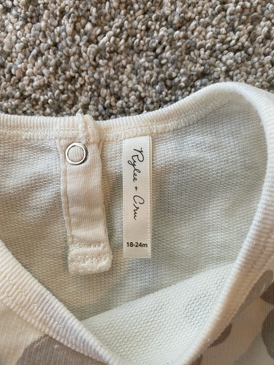 Rylee + Cru 18-24 month Cream Sleeveless Daisy Romper with Gray Flowers - Picture 2 of 7